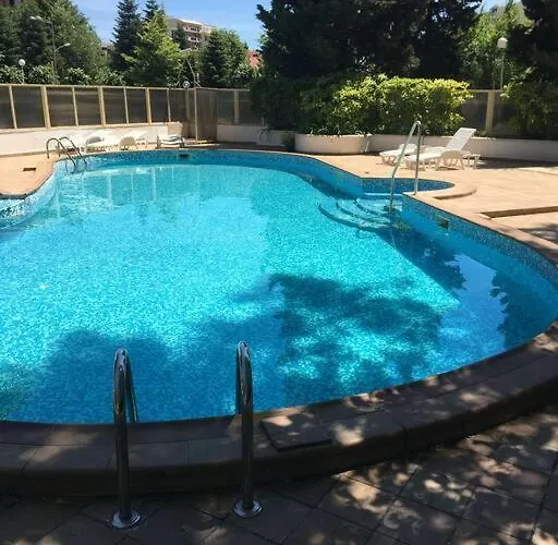 Central, 3 Bedroom At Golden Complex Apartamento