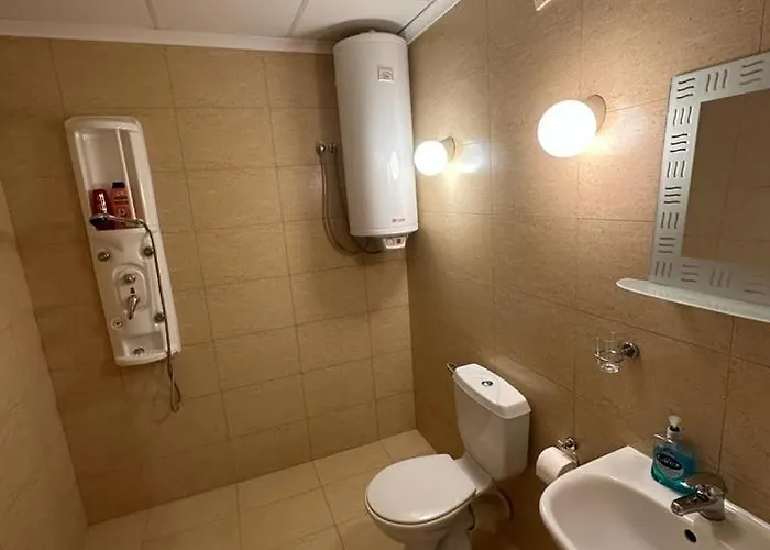 Central, 3 Bedroom At Golden Complex Apartamento