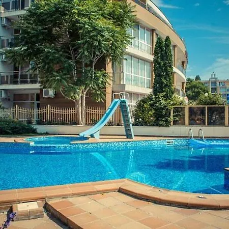 アパート Central, 3 Bedroom At Golden Complex サニービーチ