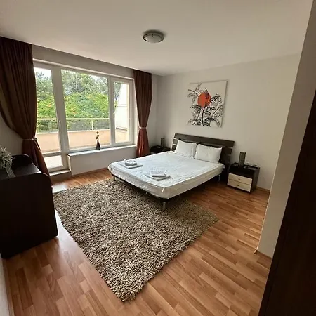 Central, 3 Bedroom At Golden Complex アパート