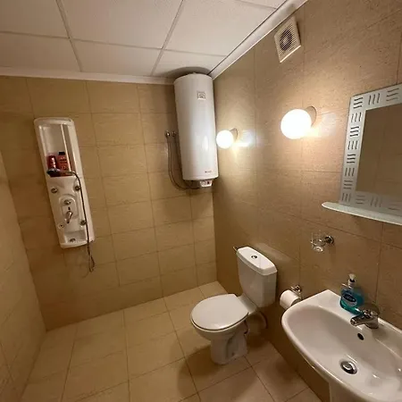 Central, 3 Bedroom At Golden Complex Apartman