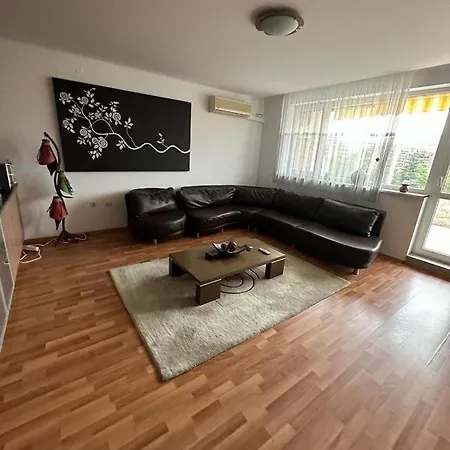 Apartman Central, 3 Bedroom At Golden Complex