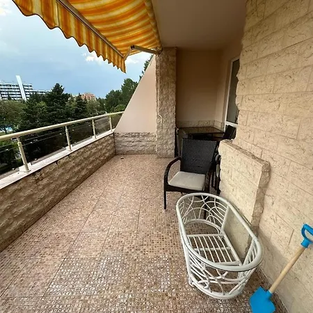 Apartman Central, 3 Bedroom At Golden Complex Napospart